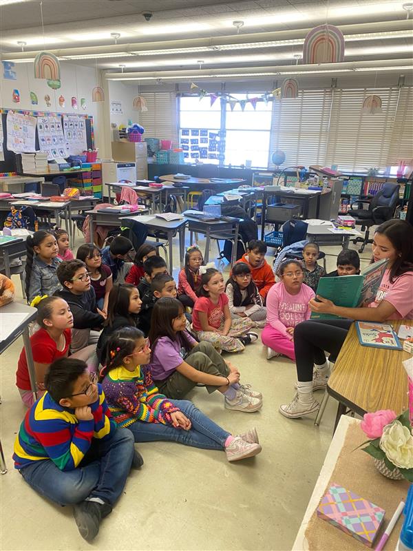 ELP High School team reading to Lamar Elementary Students
